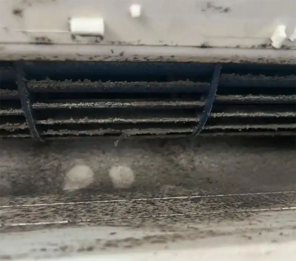 宝应空调吹的风有股烧焦味是怎么回事